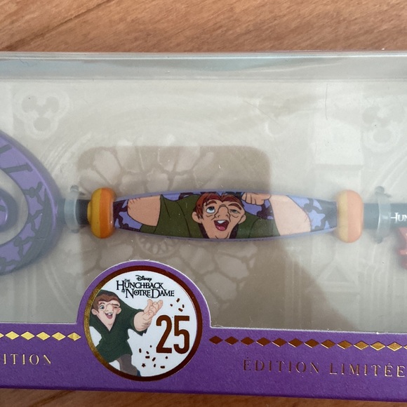 Disney The Hunchback of Notre Dame 25th Collectible Key Special Edition - Picture 2 of 5